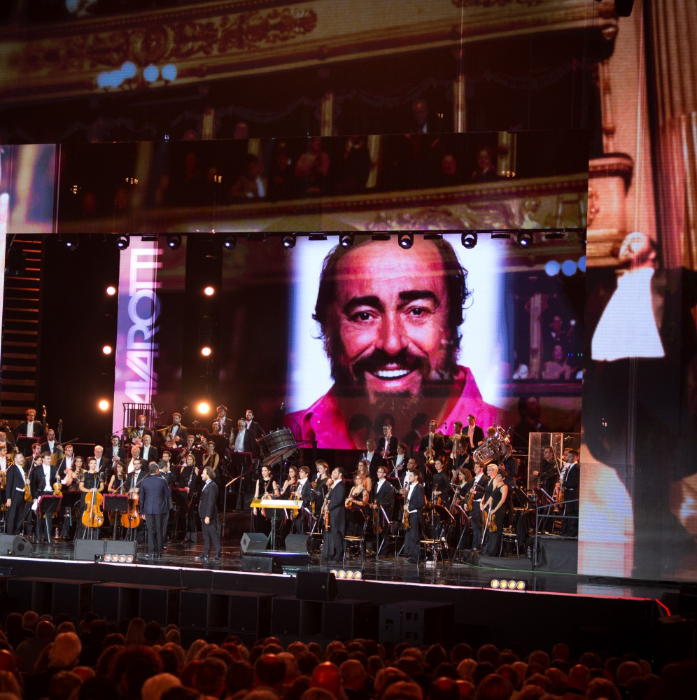 Luciano Pavarotti, le stelle della musica all'Arena di Verona