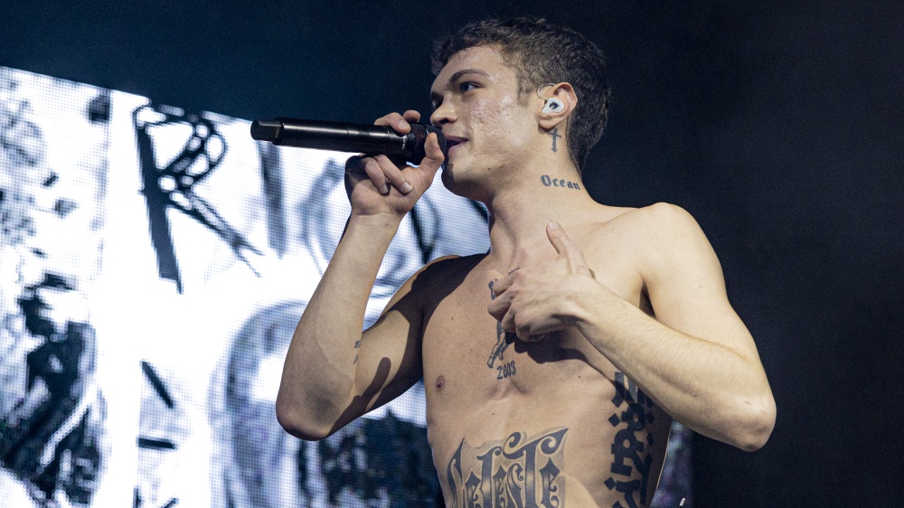 Blanco conquista il Disco d’Oro con ‘Piangere a 90’ e annuncia il tour nei palazzetti