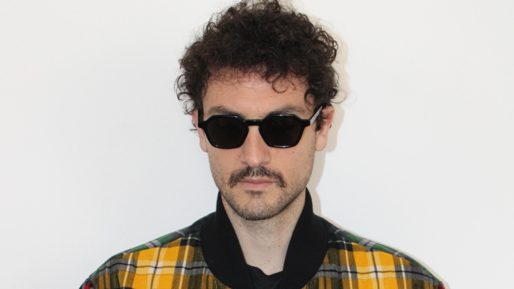 Carl Brave su Radio Zeta lancia l’album “Notti Brave Amarcord”