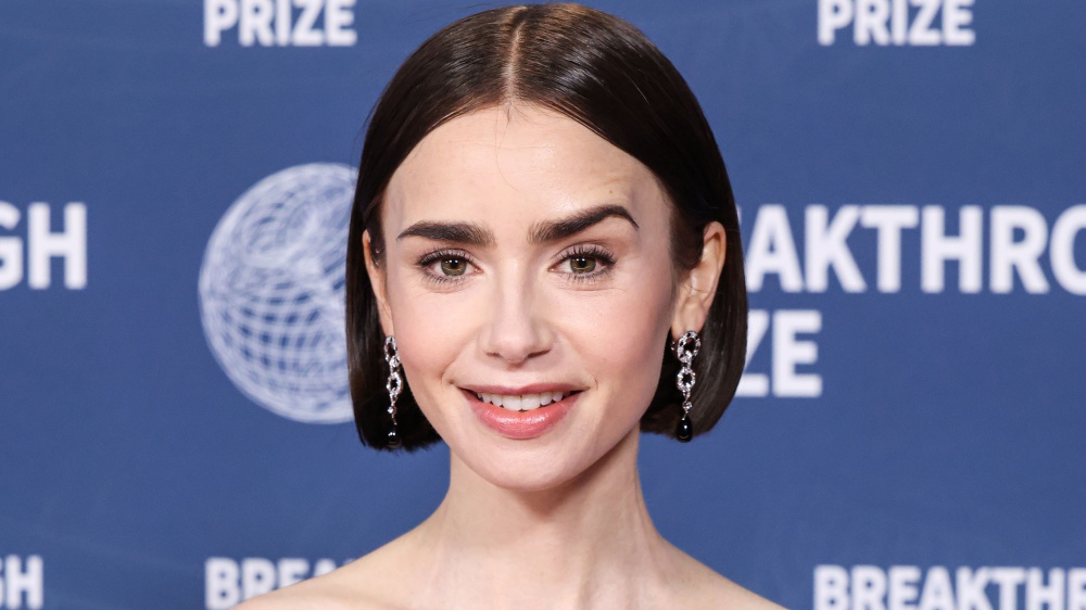Emily in Paris o Emily in Rome? Lily Collins spiega la differenze tra il set italiano e quello francese
