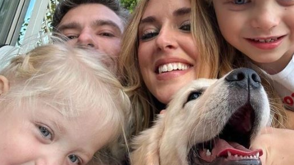 I Ferragnez danno il benvenuto in famiglia a Paloma, selfie di rito che diventa virale