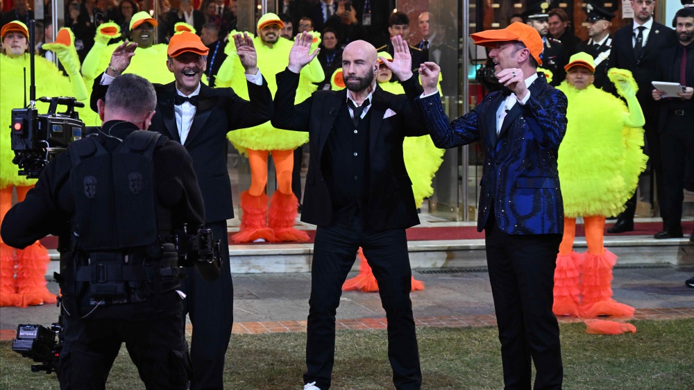 Sanremo 2024, John Travolta non firma la liberatoria per il "Ballo del qua qua"