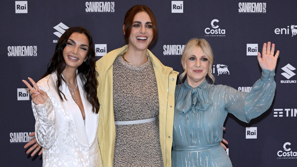 Sanremo 2025, terza serata tra cantanti in gara, conduzione e super ospiti: tutto quello che c’è da sapere