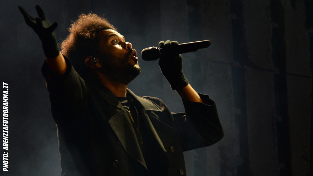 The The Weeknd perde la voce e interrompe il concerto a Los Angeles