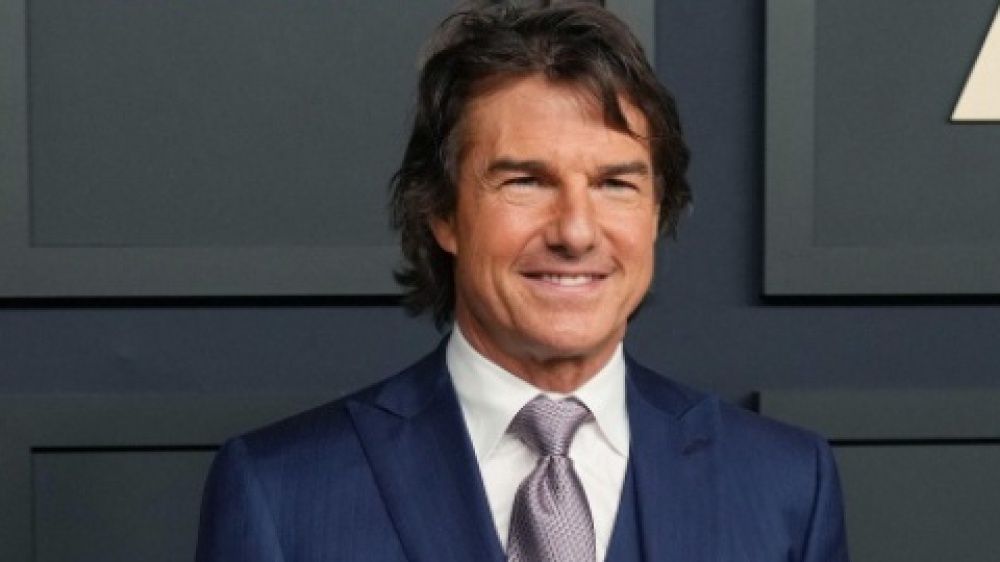 Tom Cruise lancia le Olimpiadi del 2028 a Los Angeles. Uno stunt alla Mission Impossible