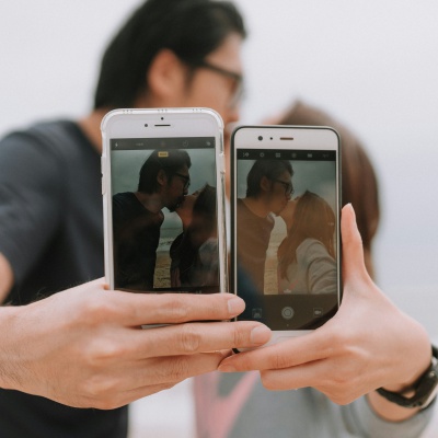 Addio alle Dating App? La Gen Z preferisce l’amore offline