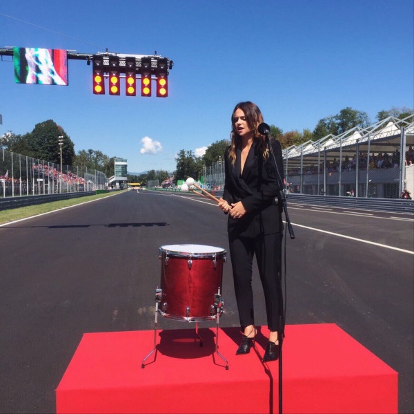 Francesca Michielin Canta L'Inno Di Mameli Al Gran Premio Di Monza ...