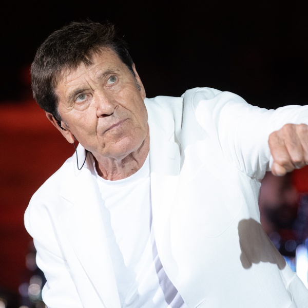 Gianni Morandi Dice Basta Ai Social Vediamo Se Ci Fa Bene Ma In Rete Tutti Lo Rivogliono