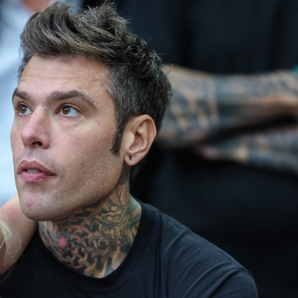 Paura Per Fedez: Ricovero In Ospedale? La Ferragni Torna Da Parigi All ...