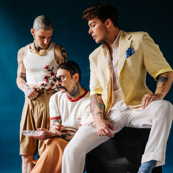 The Kolors Cabriolet Panorama Tra Presente Ed Anni 80 Radio Zeta