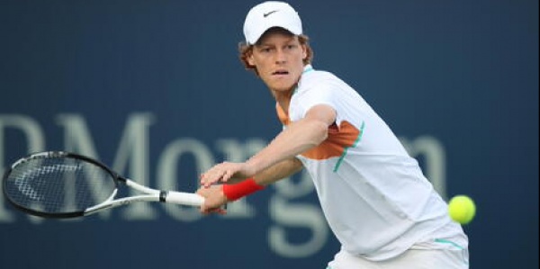 Wimbledon, Jannik Sinner Si Qualifica Ai Quarti: Battuto Carlos Alcaraz ...